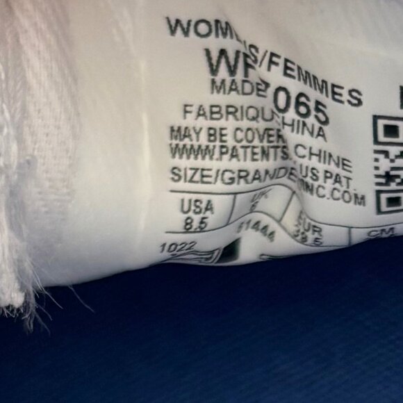 Keds White Mini Slip-On Sneaker size 8.5 - Picture 13 of 14